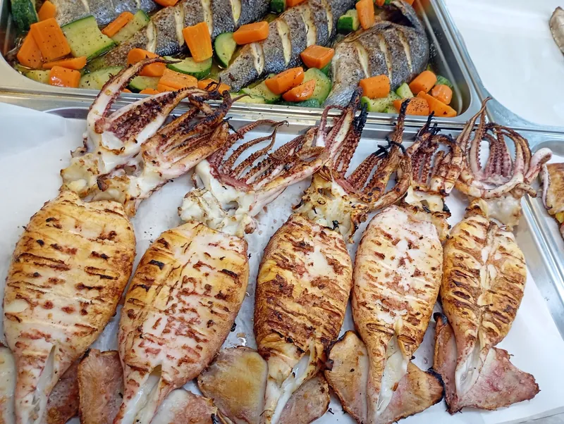 Ψητά καλαμάρια στο ταψί